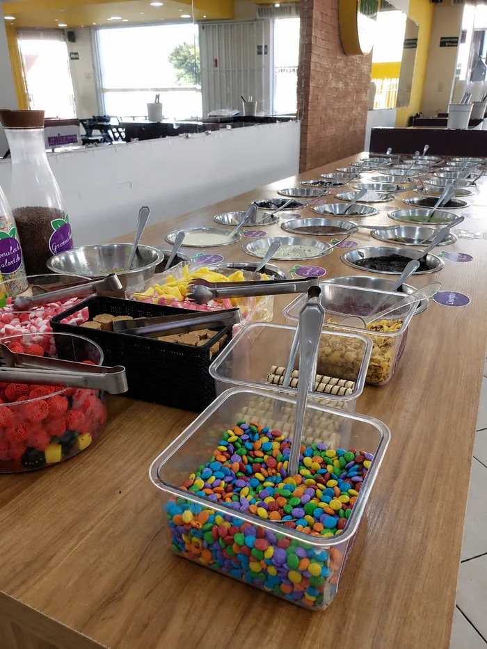 Bancada de adicionais para açaí por peso em Pinhal